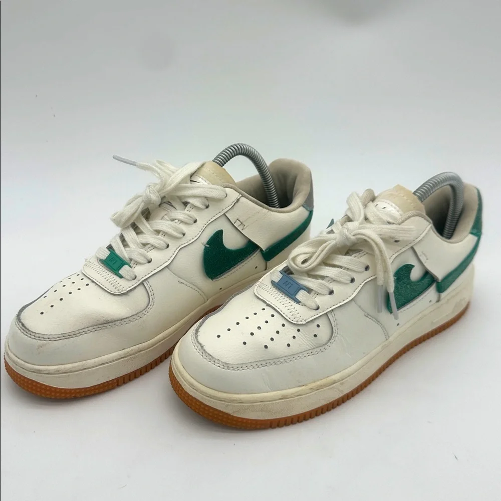 Nike Air Force 1 Vandalized Womens Size 7 White Leather Green Gray Split Logo - Picture 8 of 13